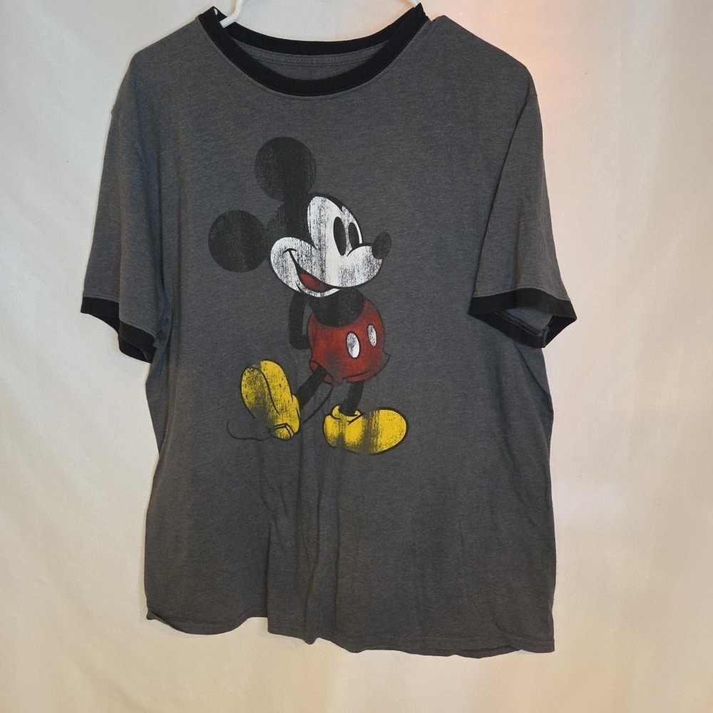 Disney Parks Mens Mickey Mouse Black Tshirt.  Distressed Mickey Large